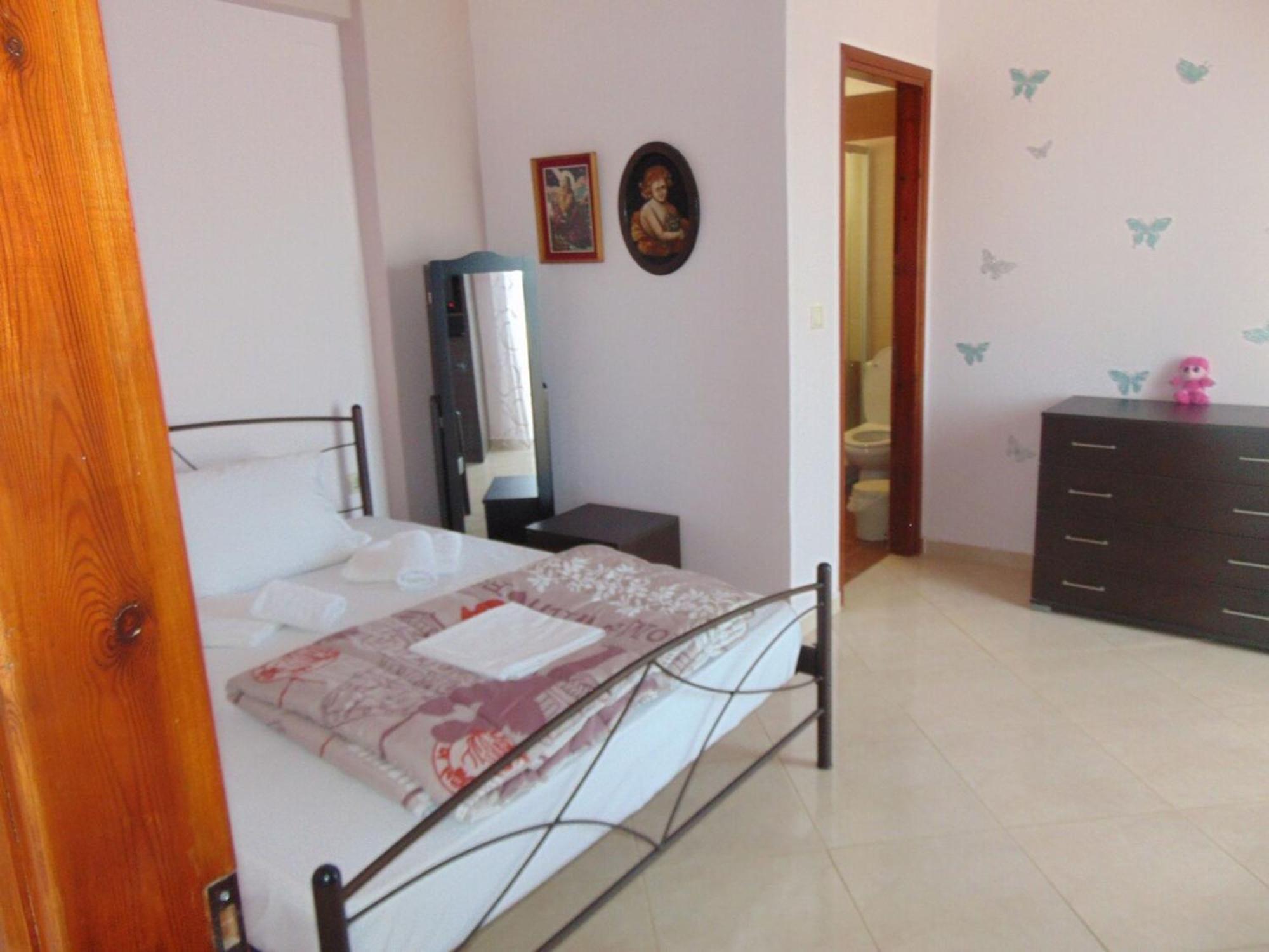 Comfy Beachfront Litinas Casa With Seaview Lejlighed *